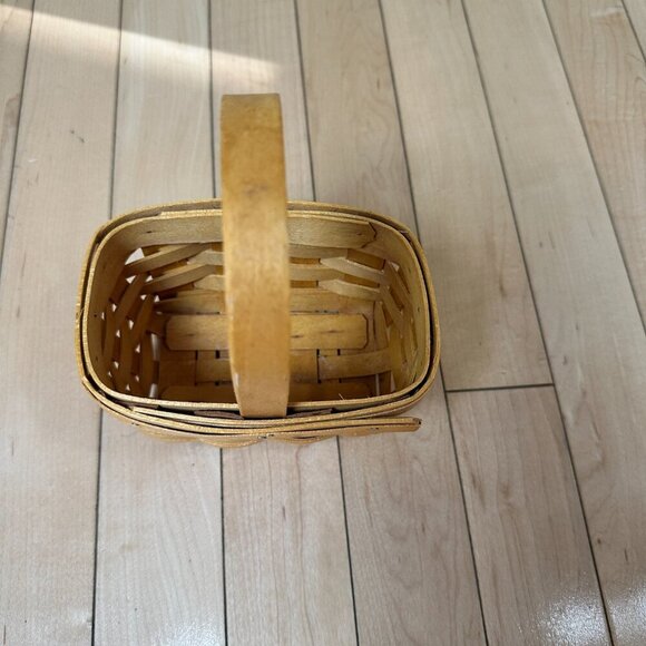 Longaberger Basket with Handle, Small Mini Chore Basket Stamped & SIgned 2001 - Picture 3 of 11